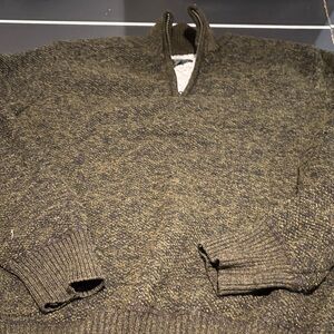 Men's Classic V-Neck Sweater in Olive